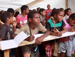 Sekolah Rakyat Papua: Franklin dan Janjinya untuk Anak-anak Biak yang Tak Mau Kalah Bermimpi