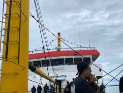 Ratusan Warga Tumpah Ruah ke Pulau Bromsi Ikuti Upacara HUT RI ke-80