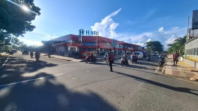 Sat Samapta Polres Biak Numfor Siaga di Titik Rawan Macet, Jaga Ketertiban Pagi Ini